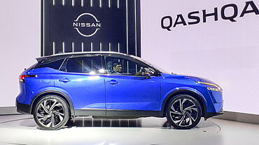 Nissan Qashqai Right Side View