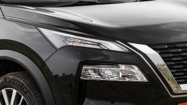 Nissan X-Trail Headlight