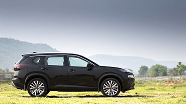 Nissan X-Trail Right Side View