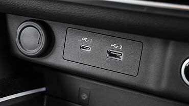 Nissan X-Trail USB Port/AUX/Power Socket/Wireless Charging