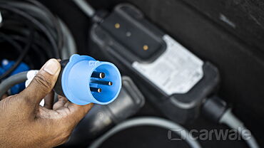 मिनी कूपर एसई ईवी कार चार्जिंग पोर्टेबल चार्जर