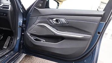 BMW M340i Front Right Door Pad