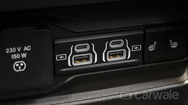 Jeep Grand Cherokee USB Port/AUX/Power Socket/Wireless Charging