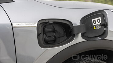 बीवायडी एटो 3 ईवी कार चार्जिंग इनपुट प्लग