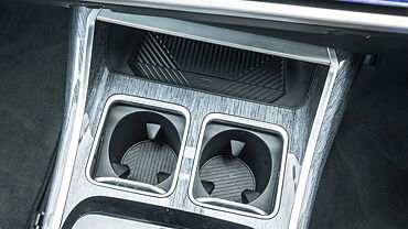 BMW i7 Cup Holders