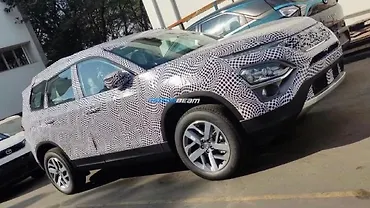 Tata Safari Facelift Right Front Three Quarter