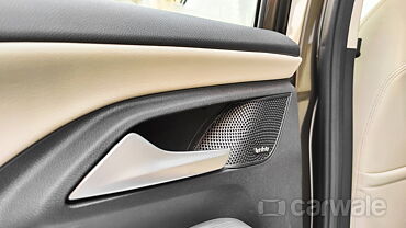MG Hector Front Speakers