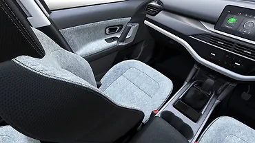 टाटा हैरियर फ्रंट रौ सीट्स
