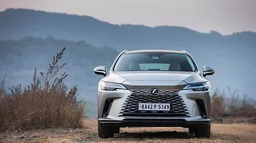 लेक्सस आरएक्स् सामने का दृश्य