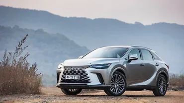 लेक्सस आरएक्स् लेफ्ट फ्रंट थ्री क्वार्टर