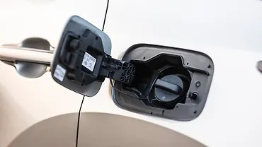 लेक्सस आरएक्स् फ़्यूल लिड खोलें