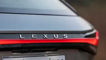 लेक्सस आरएक्स् पिछला लोगो