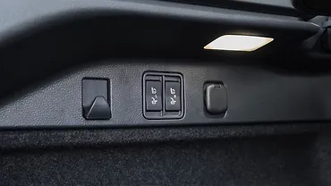 लेक्सस आरएक्स् बूट लाइट