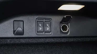 लेक्सस आरएक्स् बूटस्पेस 12v सप्लाई