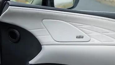 लेक्सस आरएक्स् सामने के ट्विटर्स