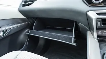 लेक्सस आरएक्स् ग्लोव बॉक्स