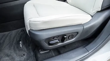 लेक्सस आरएक्स् फ्रंट पैसेंजर के लिए इलेक्ट्रिक सीट एड्जस्टमेंट