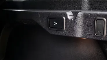 टाटा हैरियर ईवी बूटस्पेस 12v सप्लाई टाटा हैरियर ईवी बूटस्पेस 12v सप्लाई