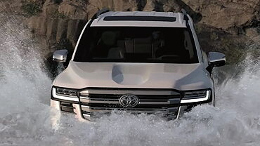 Toyota Land Cruiser Front View