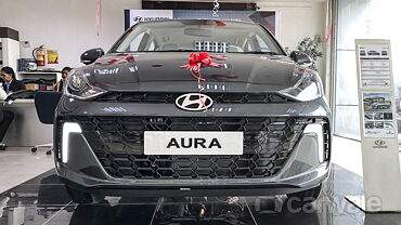 Hyundai Aura Front View