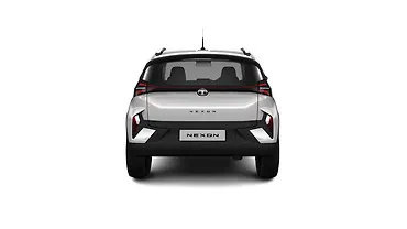 टाटा नेक्सन पीछे का व्यू