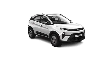 टाटा नेक्सन ठीक सामने तीन चौथाई