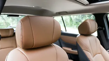 https://imgd.aeplcdn.com/370x208/n/cw/ec/142515/elevate-interior-front-seat-headrest-2.jpeg?isig=0&q=80