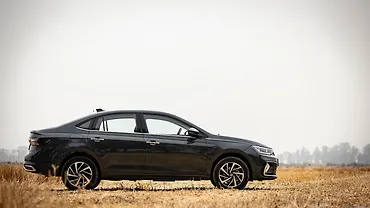 Volkswagen Virtus Right Side View