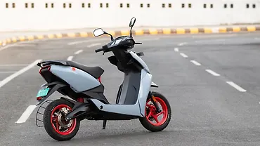 Ather 450X Right Rear Three Quarter