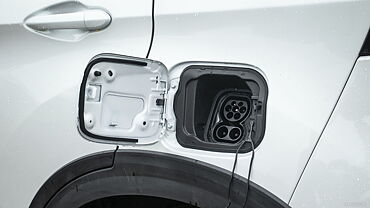 टाटा नेक्सन ईवी ईवी कार चार्जिंग इनपुट प्लग