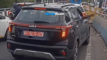 Kia Seltos facelift spotted in black colour; gets new alloy wheels