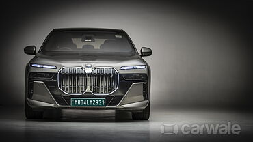 BMW i7 Front View