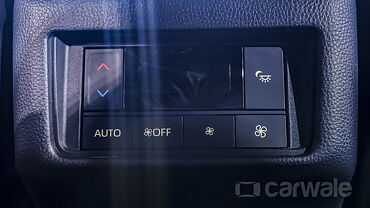 Maruti Suzuki Invicto AC Controls