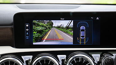 Mercedes-Benz A-Class Limousine 360-Degree Camera Control