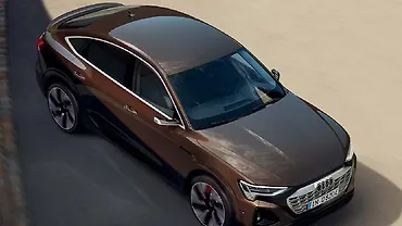 ऑडी Q8 स्पोर्टबैक ई-ट्रॉन कार की छत