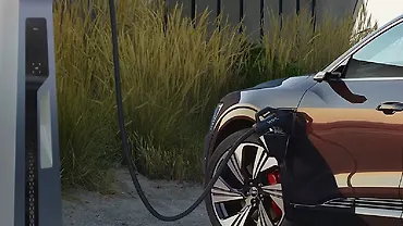 ऑडी Q8 स्पोर्टबैक ई-ट्रॉन ईवी कार चार्जिंग पोर्टेबल चार्जर