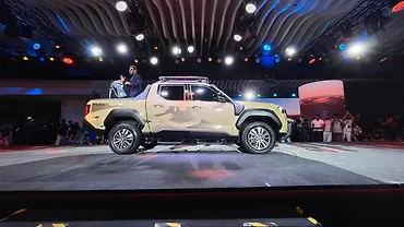 Mahindra Scorpio Lifestyler Right Side View Mahindra Scorpio Lifestyler Right Side View