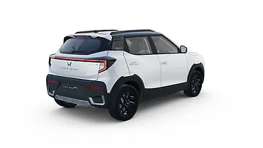 महिंद्रा XUV 3XO राइट रियर थ्री क्वार्टर महिंद्रा XUV 3XO राइट रियर थ्री क्वार्टर