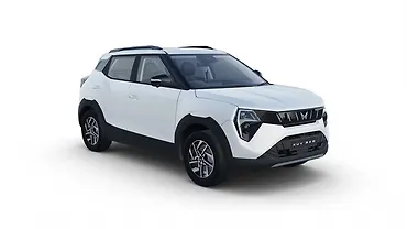 महिंद्रा XUV 3XO ठीक सामने तीन चौथाई महिंद्रा XUV 3XO ठीक सामने तीन चौथाई