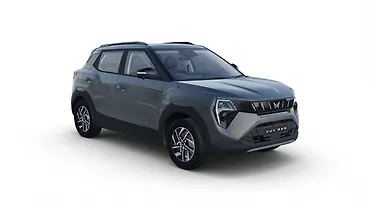 महिंद्रा XUV 3XO ठीक सामने तीन चौथाई महिंद्रा XUV 3XO ठीक सामने तीन चौथाई