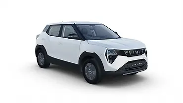 महिंद्रा XUV 3XO ठीक सामने तीन चौथाई महिंद्रा XUV 3XO ठीक सामने तीन चौथाई