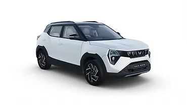 महिंद्रा XUV 3XO ठीक सामने तीन चौथाई महिंद्रा XUV 3XO ठीक सामने तीन चौथाई