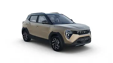 महिंद्रा XUV 3XO ठीक सामने तीन चौथाई महिंद्रा XUV 3XO ठीक सामने तीन चौथाई