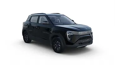 महिंद्रा XUV 3XO ठीक सामने तीन चौथाई महिंद्रा XUV 3XO ठीक सामने तीन चौथाई
