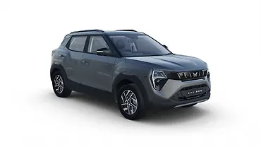 महिंद्रा XUV 3XO ठीक सामने तीन चौथाई महिंद्रा XUV 3XO ठीक सामने तीन चौथाई