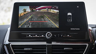 Mahindra XUV 3XO 360-Degree Camera Control