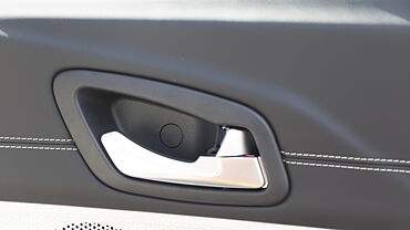 Mahindra XUV 3XO Front Right Door Pad Handle