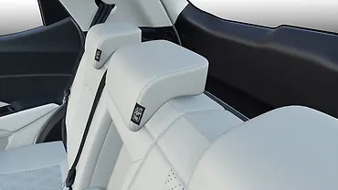 महिंद्रा XUV 3XO Rear seat head rest महिंद्रा XUV 3XO Rear seat head rest