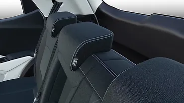 महिंद्रा XUV 3XO Rear seat head rest महिंद्रा XUV 3XO Rear seat head rest