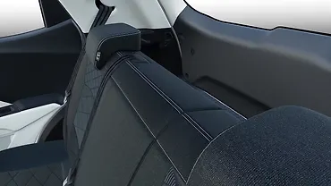 महिंद्रा XUV 3XO पीछे की सीटें महिंद्रा XUV 3XO पीछे की सीटें